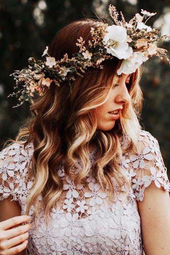wedding-hairstyles-for-long-hair-girl-beautiful-flower-crown-white-fower-gracefullybloomed-333x500 - Blog Bomton wedding-hairstyles-for-long-hair-girl-beautiful-flower-crown-white-fower-gracefullybloomed-333x500 - Blog Bomton